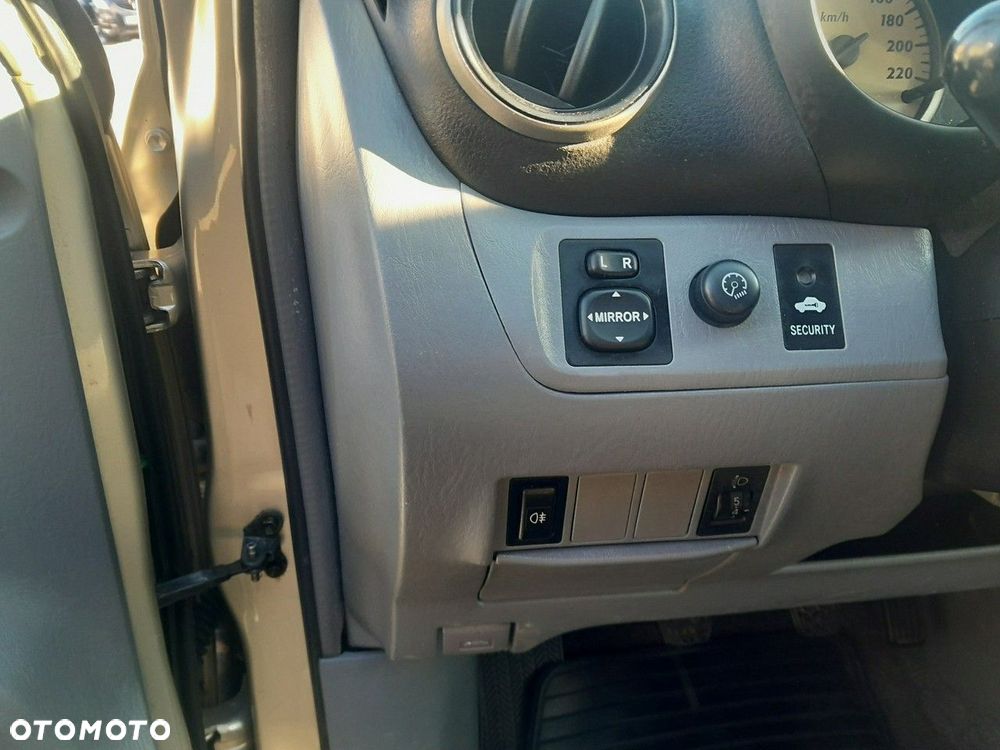 Toyota RAV4 2.0 VVT-i 4x4 - 14