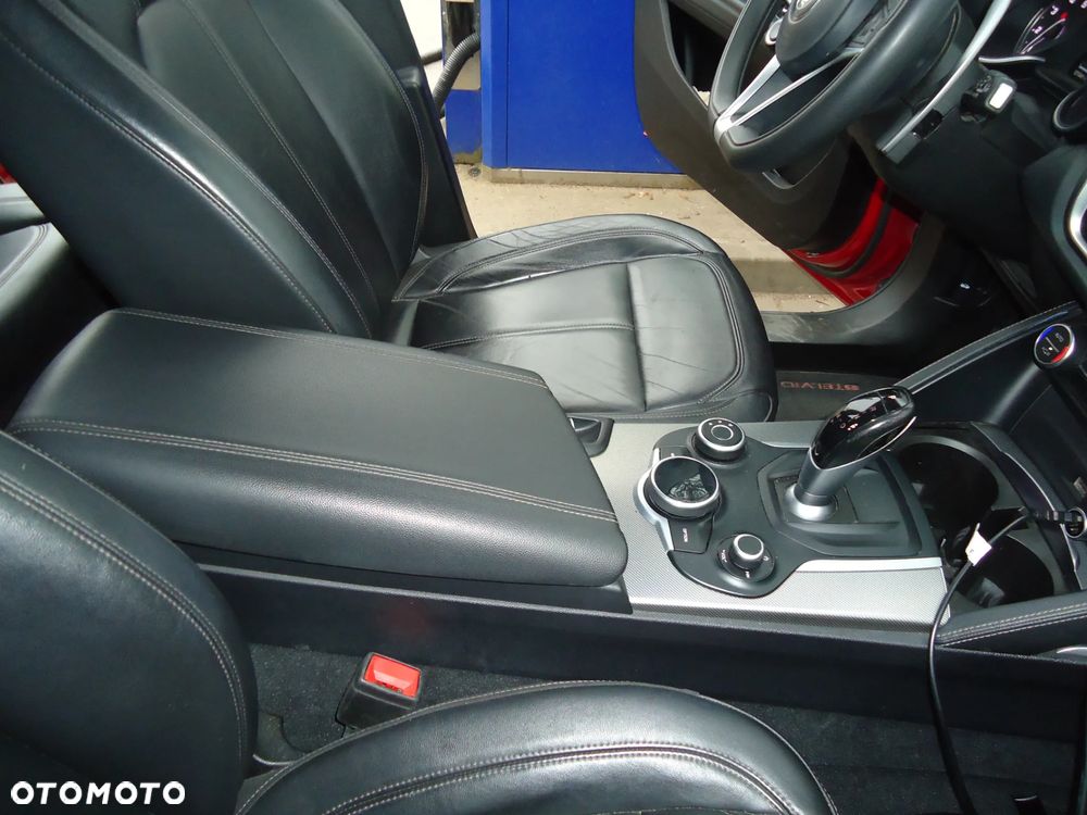 Alfa Romeo Stelvio - 10