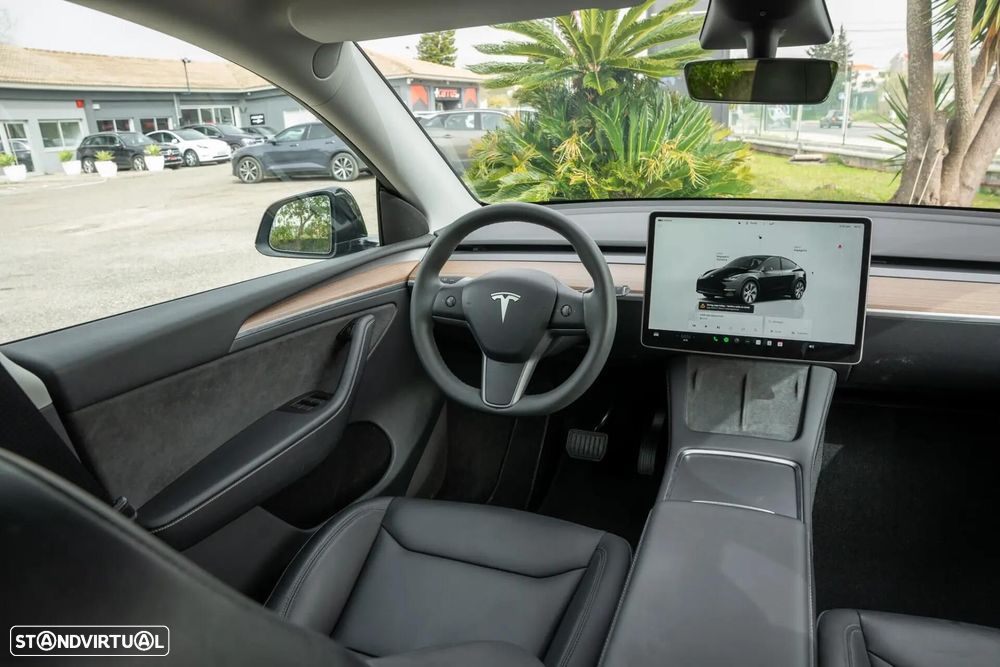 Tesla Model Y Long Range Dual Motor AWD - 11