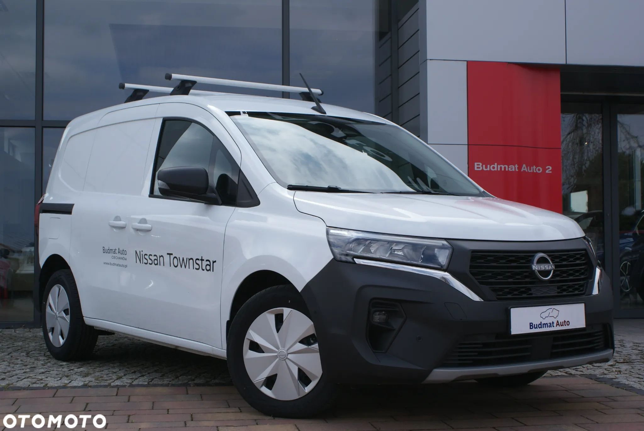 Nissan Towsntar - 1