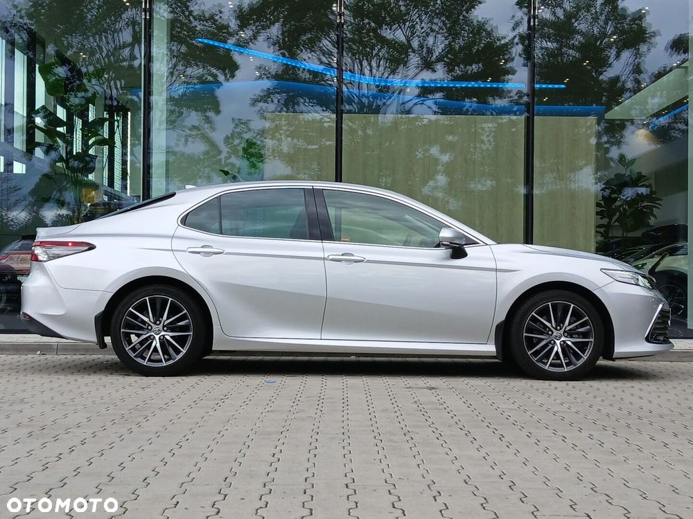 Toyota Camry - 4
