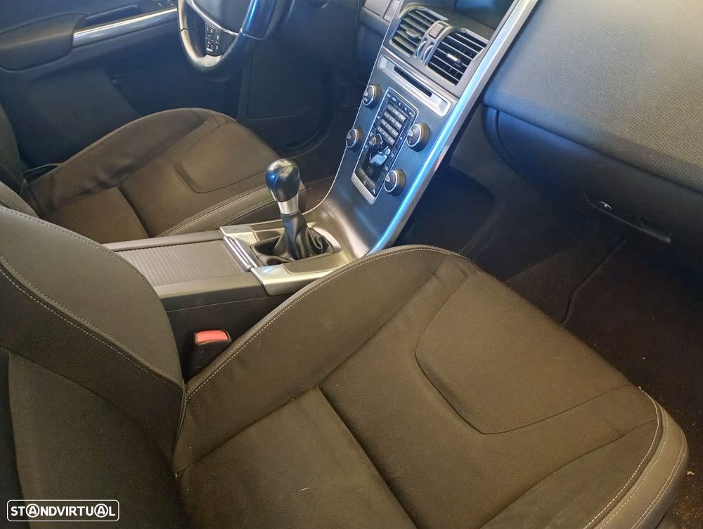 Volvo XC 60 2.0 D4 DRIVe - 6