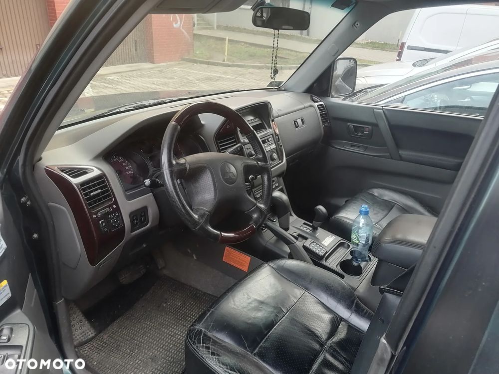 Mitsubishi Pajero - 5