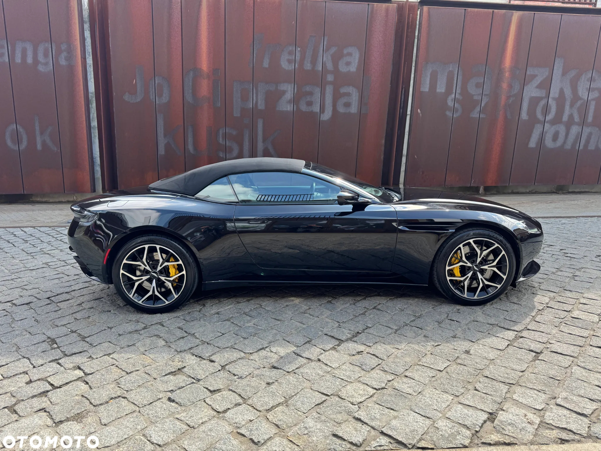 Aston Martin DB11 - 25