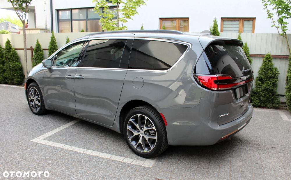 Chrysler Pacifica - 26