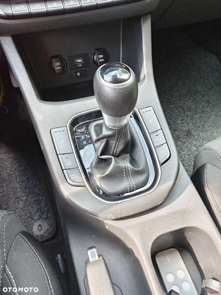Hyundai i30 1.6 D Comfort DCT - 23