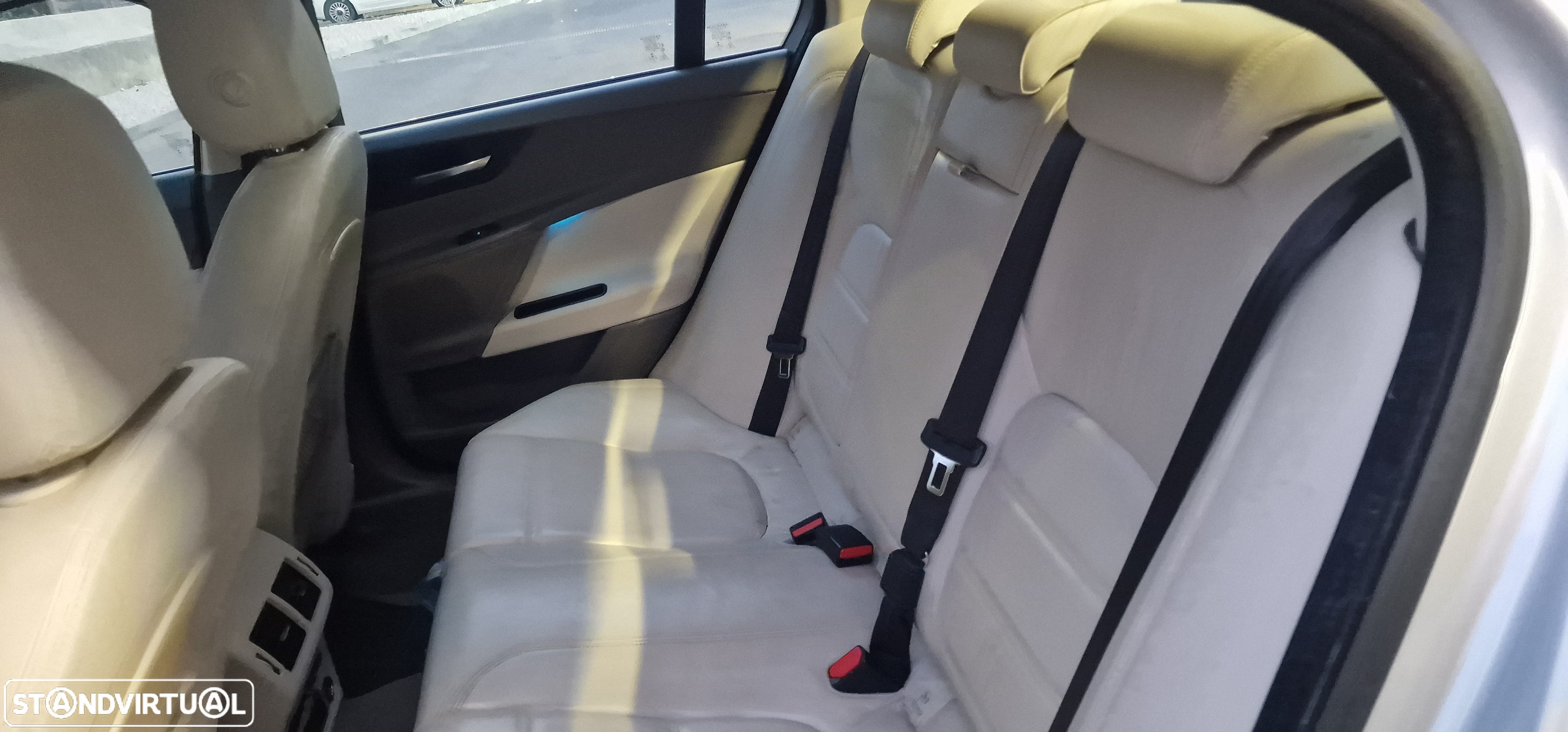 Jaguar XE 2.0 D Prestige Aut. - 9