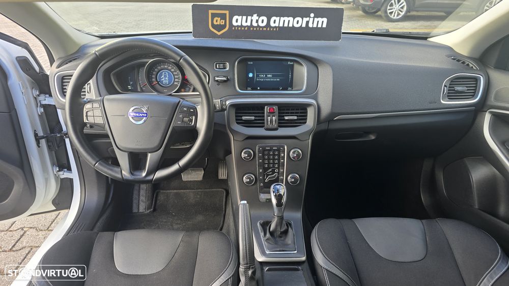 Volvo V40 2.0 D2 Momentum Geartronic - 19