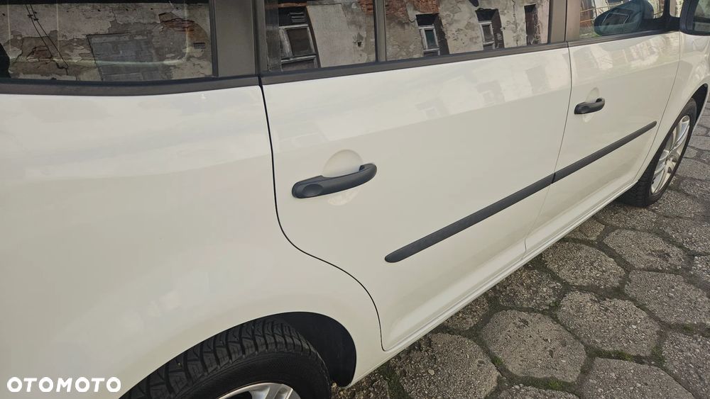 Volkswagen Touran 1.6 TDI DPF BlueMotion Technology Highline - 23