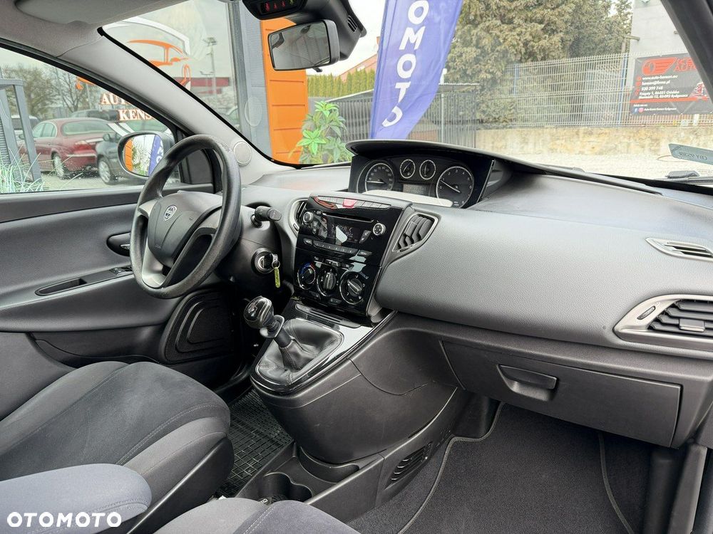 Lancia Ypsilon 0.9 Black&Red S&S - 22