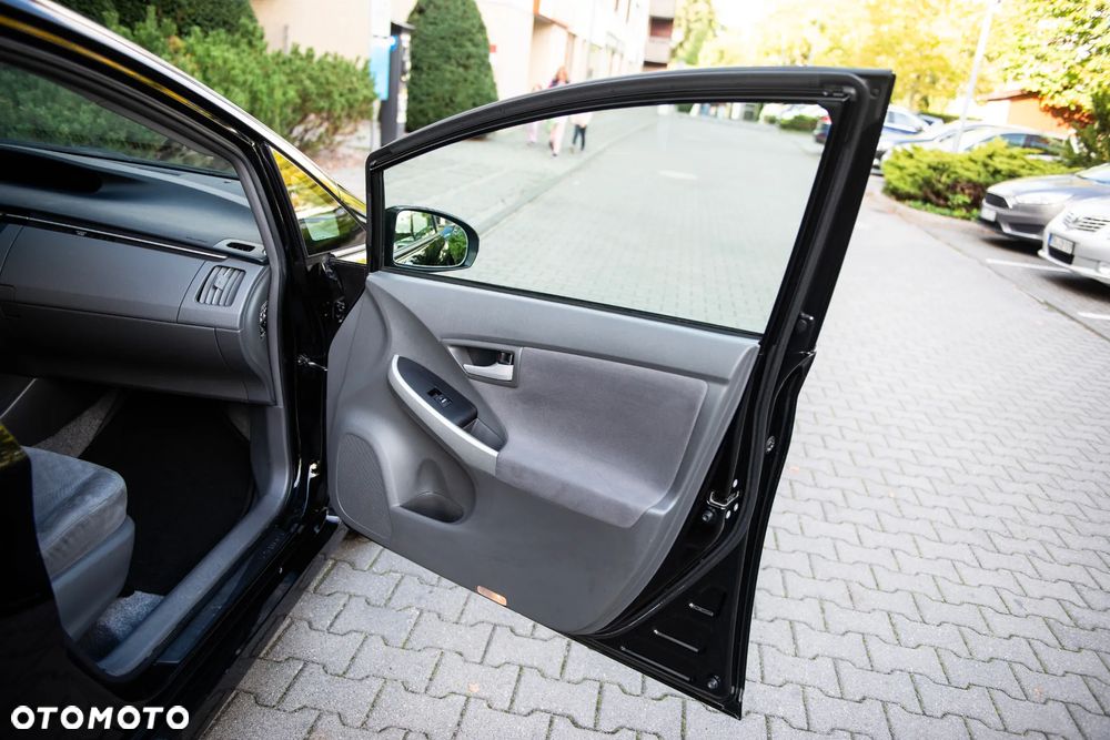 Toyota Prius (Hybrid) Executive - 24