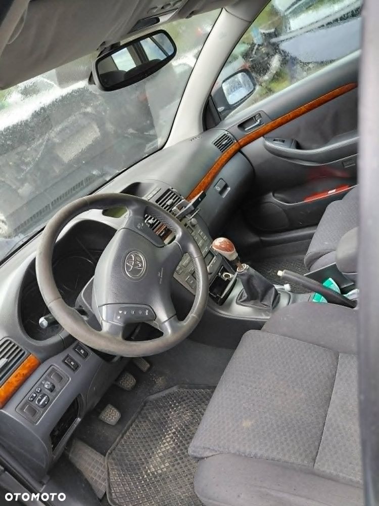 Na części: Toyota Avensis Rok 2005 Pojemność 1995 Moc 85 kw Diesel - 4