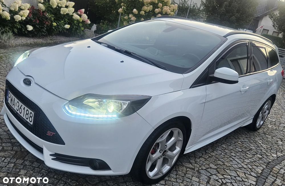 Ford Focus 2.0 EcoBoost ST mit Leder-Sport-Paket - 39