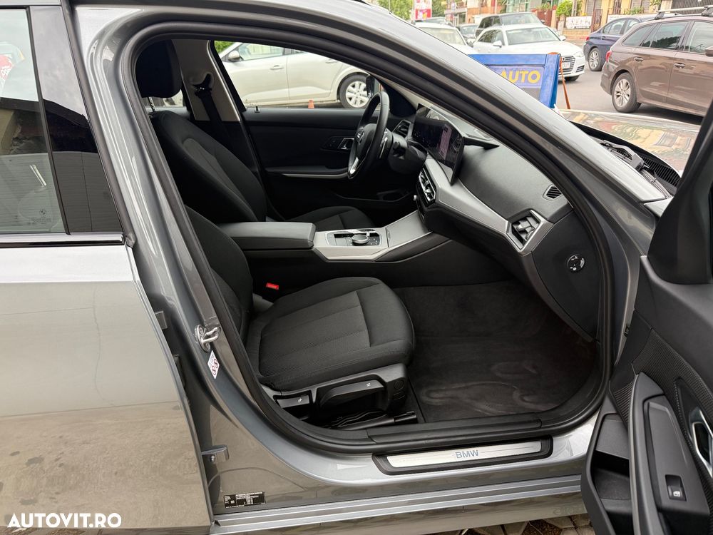 BMW Seria 3 320d Touring xDrive Aut. - 32
