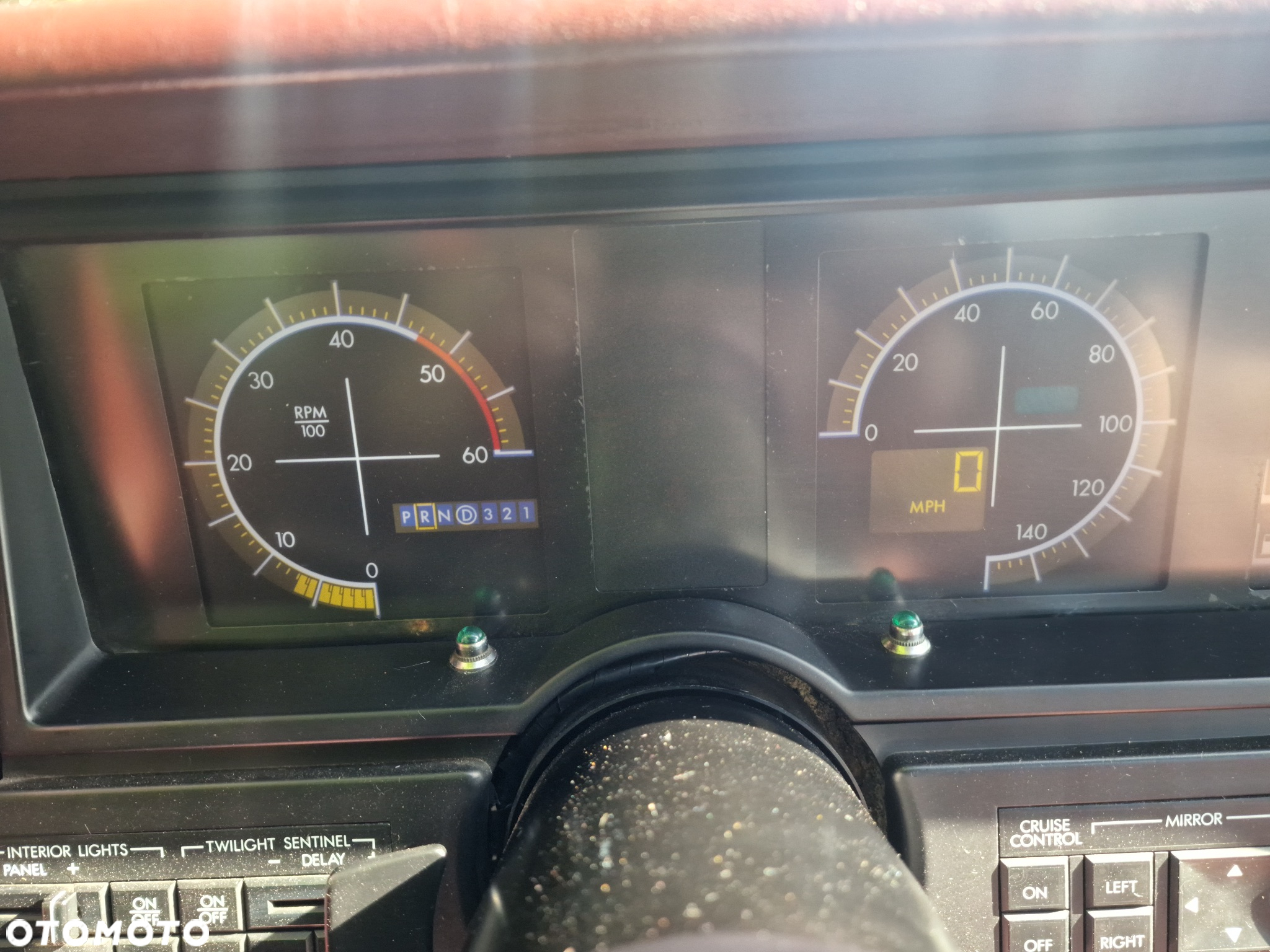 Cadillac Allante - 32