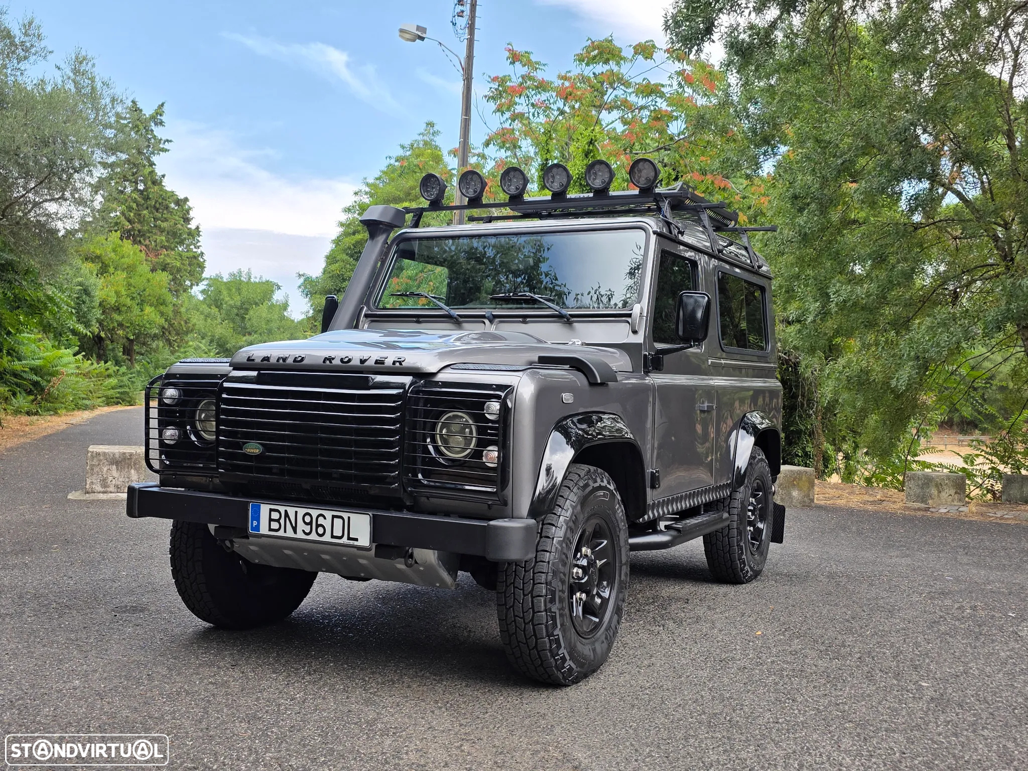Land Rover Defender 90 Station Wagon SE - 3