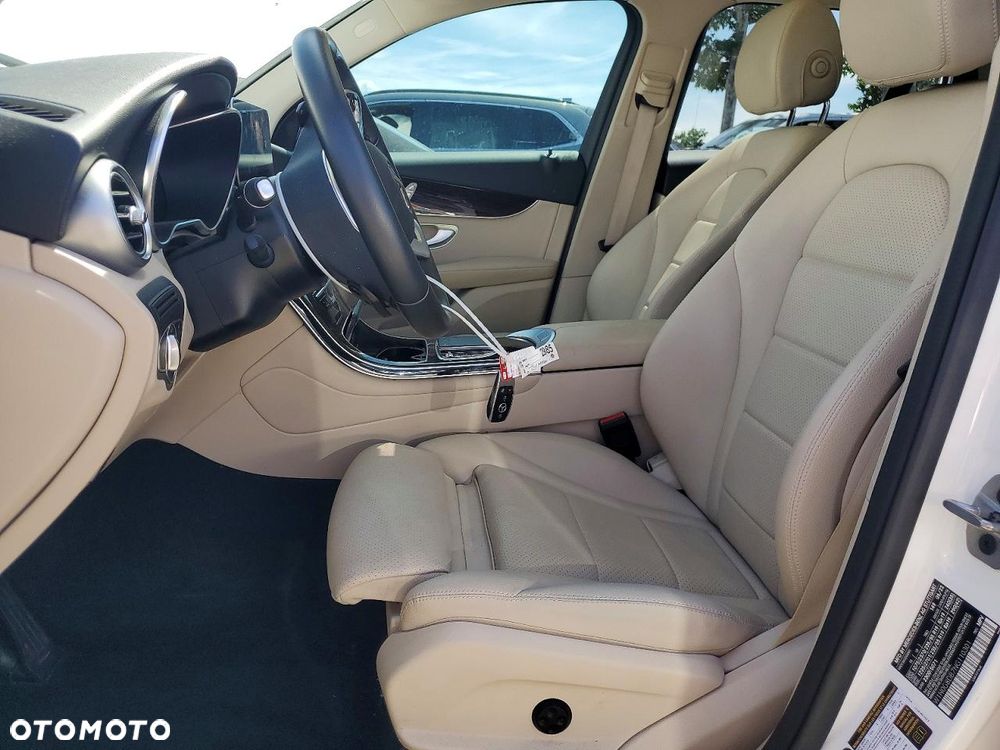 Mercedes-Benz GLC 300 4Matic 9G-TRONIC AMG Line - 8