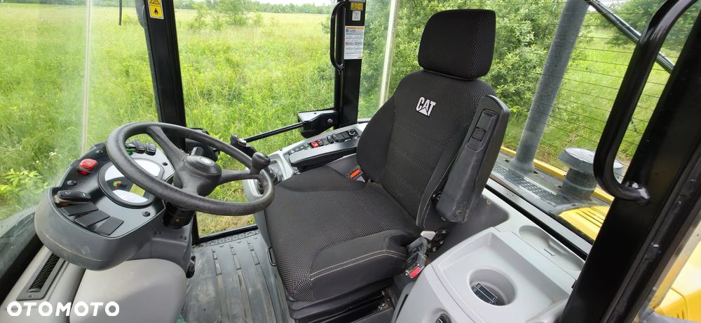 Caterpillar 907M /  Cat 906, 907, 908 - 8