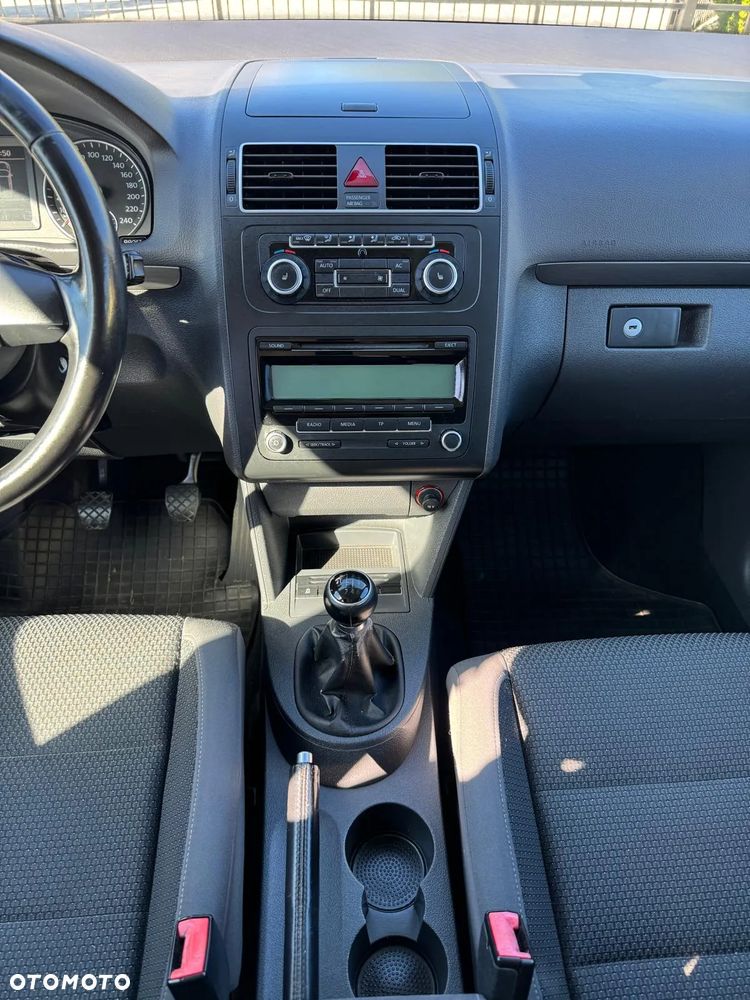Volkswagen Touran 1.6 TDI DPF BlueMotion Technology Highline - 23