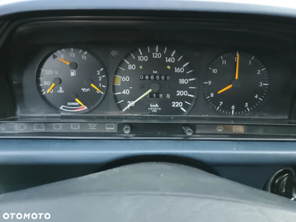 Mercedes-Benz W201 (190) - 9