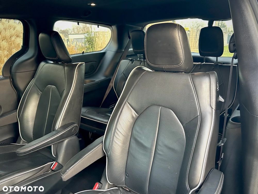 Chrysler Pacifica - 22