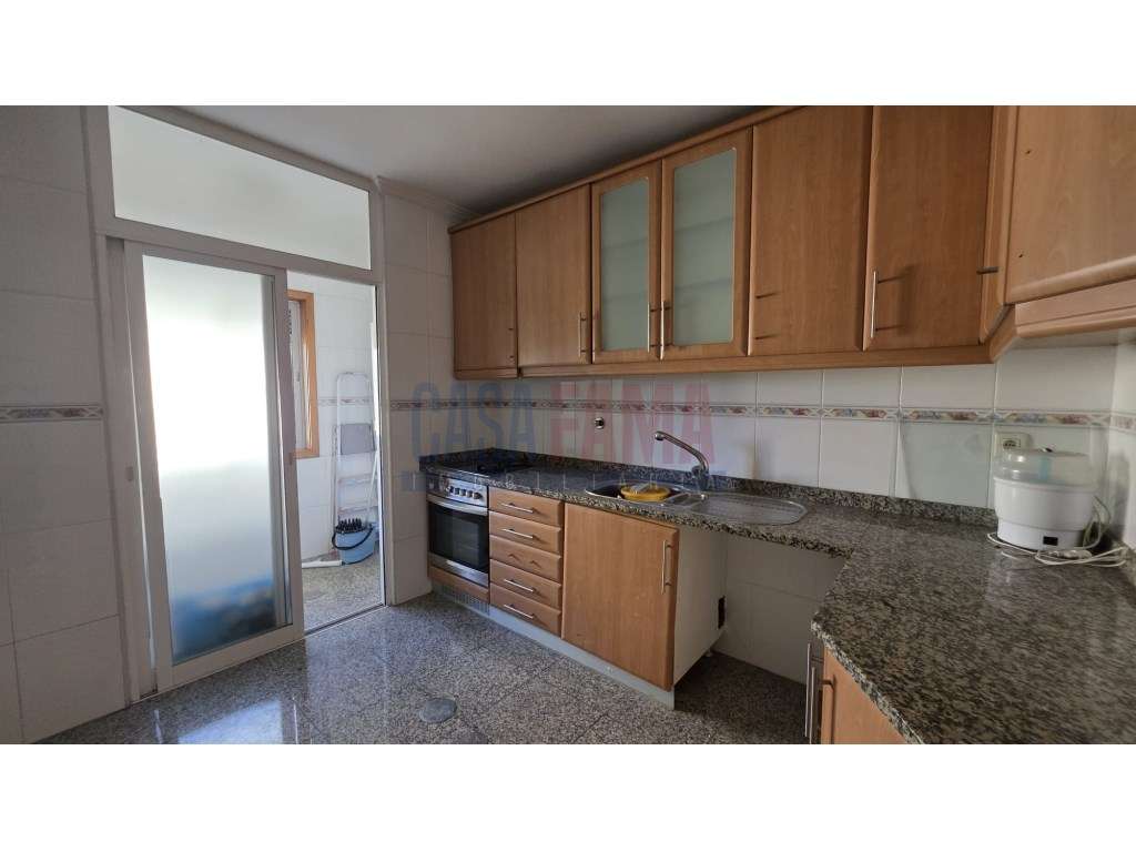 Apartamento T2 com Garagem Fechada na Maia - Grande imagem: 2/37