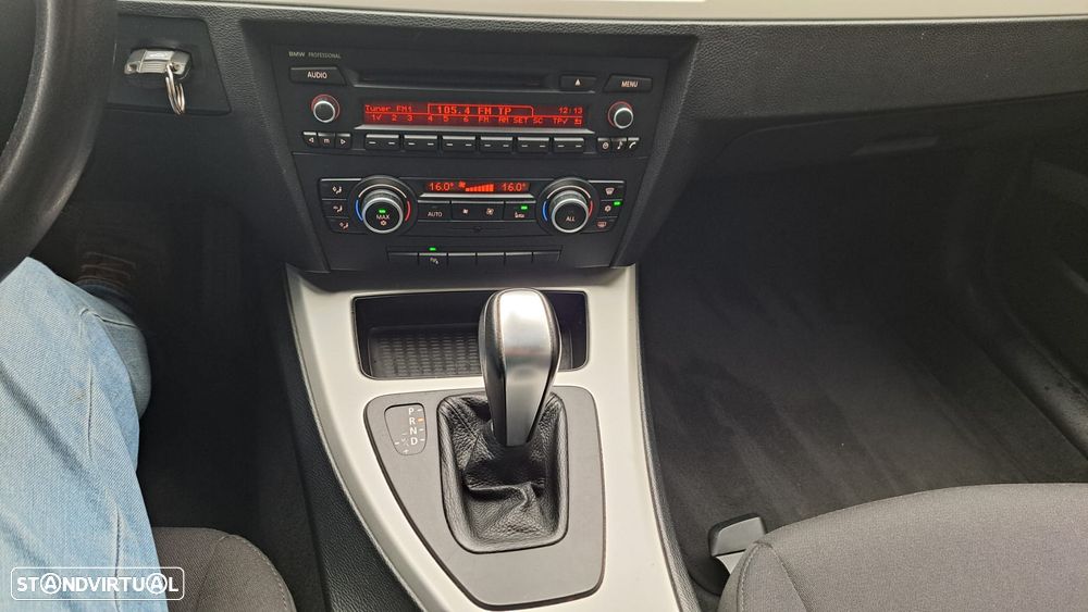 BMW 320 d Touring LifeStyle Auto - 39