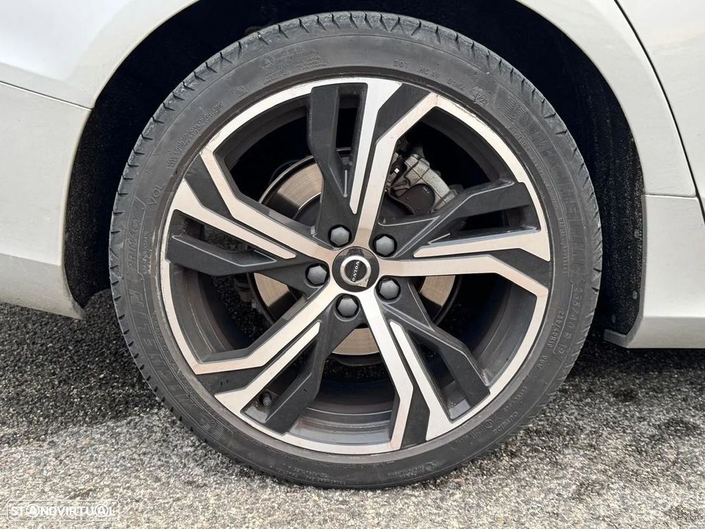 Volvo V60 2.0 B4 Plus Dark Auto - 13
