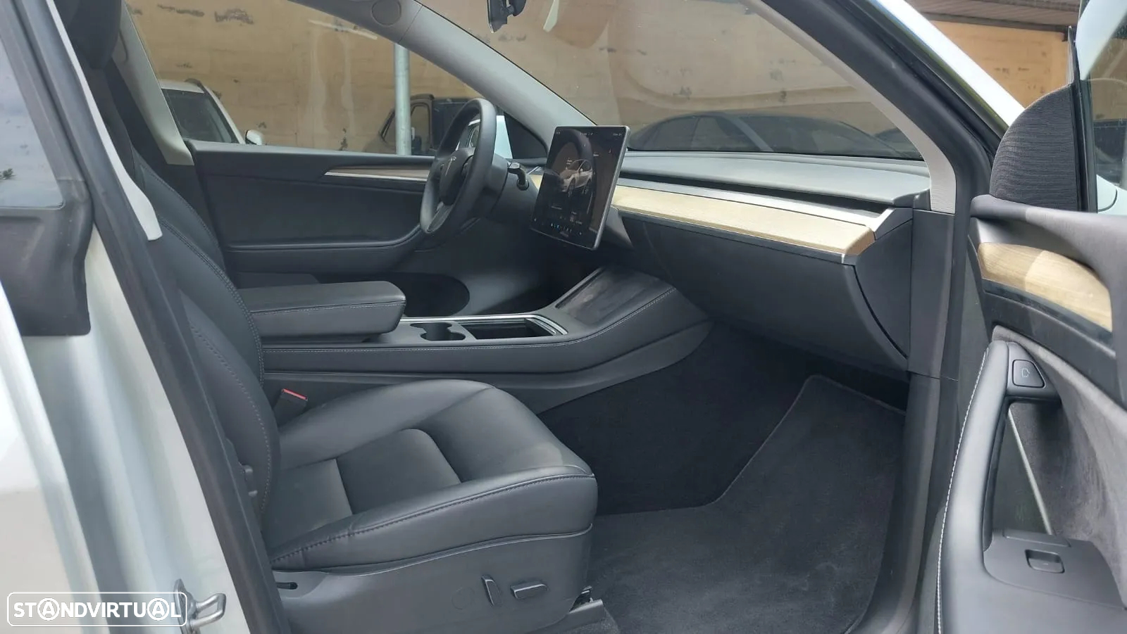 Tesla Model Y - 4