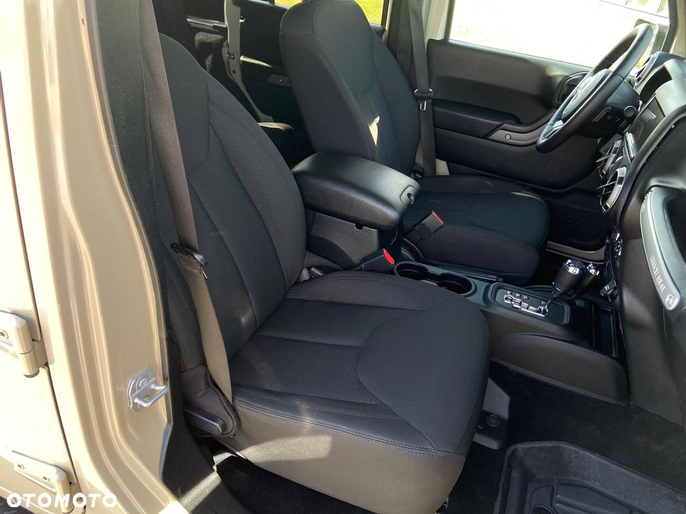 Jeep Wrangler 3.6 Unlim X - 29