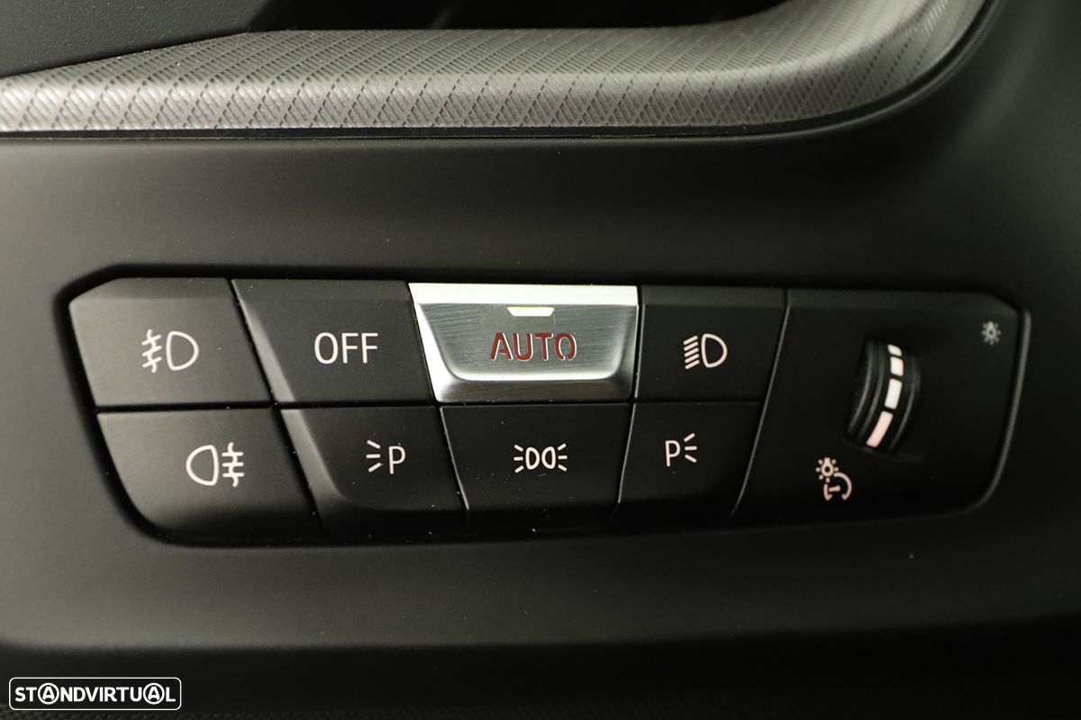 BMW 116 d Pack Desportivo M Auto - 23