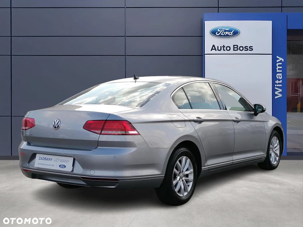 Volkswagen Passat 2.0 TDI SCR Comfortline - 5