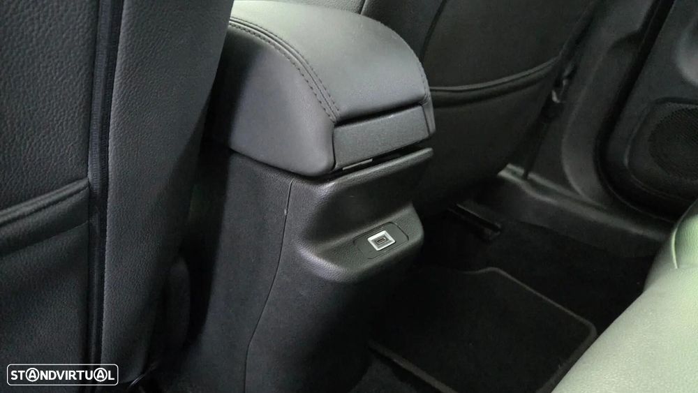 Jeep Avenger 1.2 e-Hybrid Summit DCT - 21