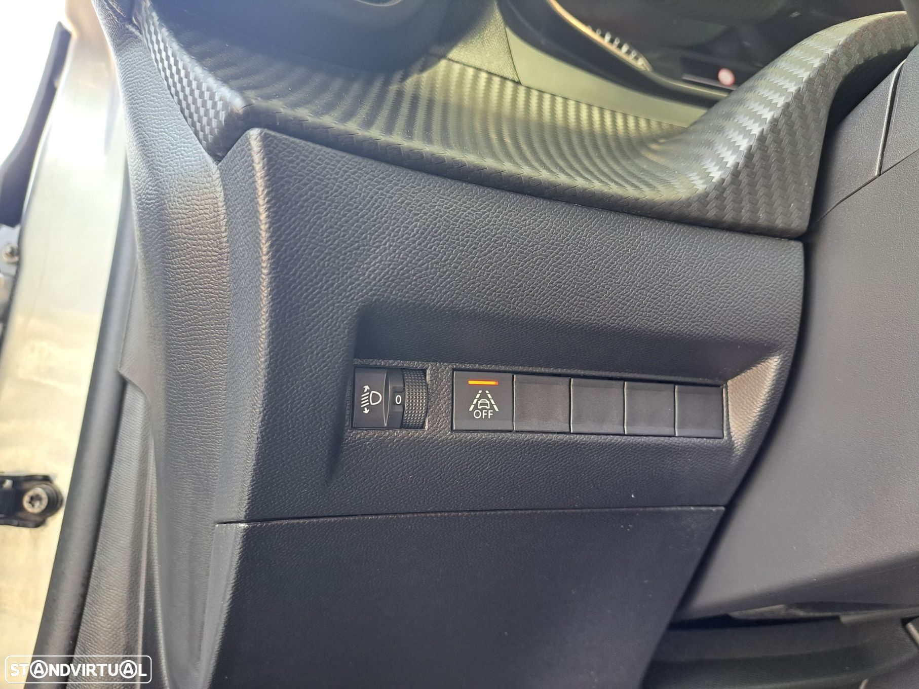 Peugeot 208 - 13