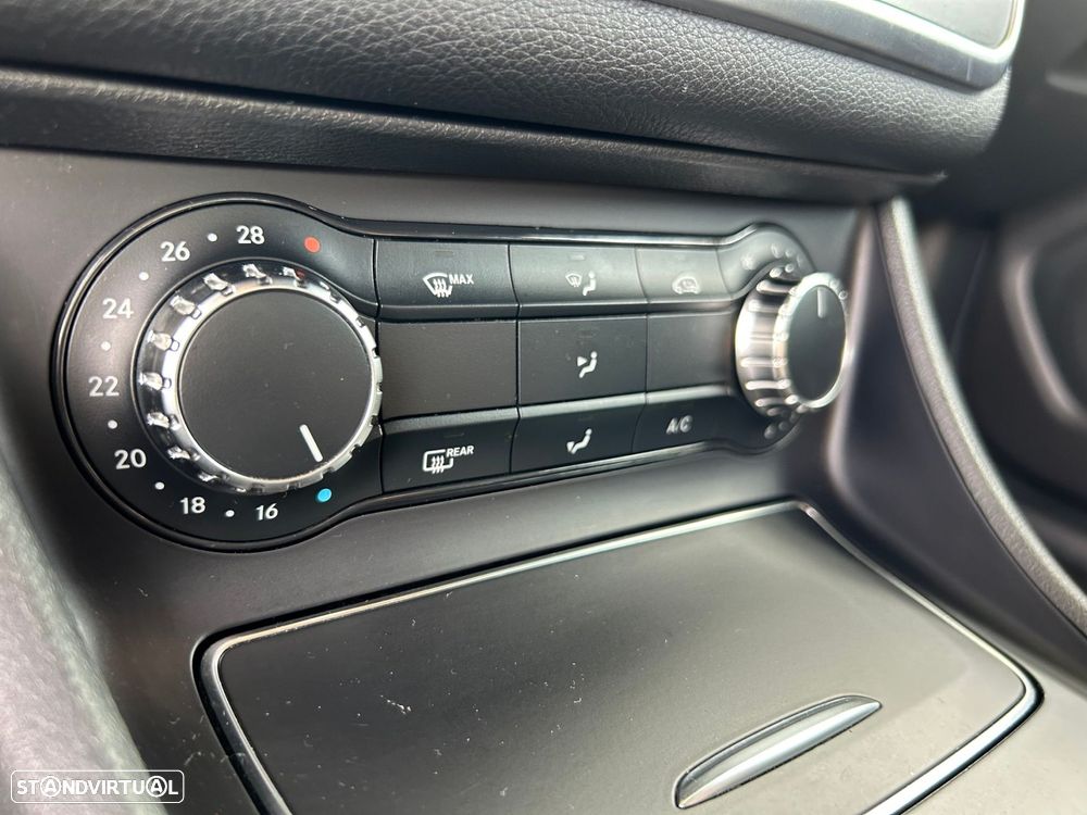 Mercedes-Benz CLA 200 - 40