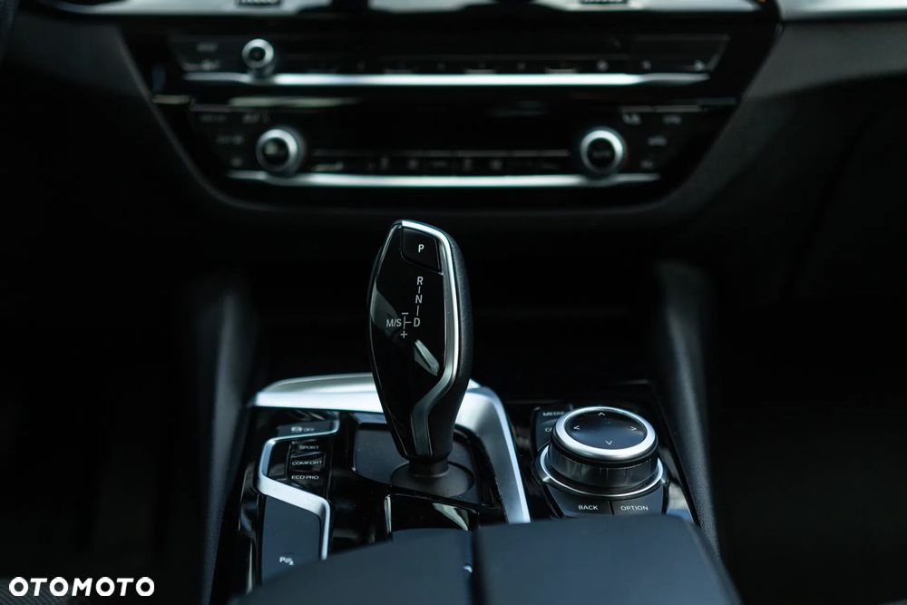 BMW Seria 5 518d Sport Line sport - 39