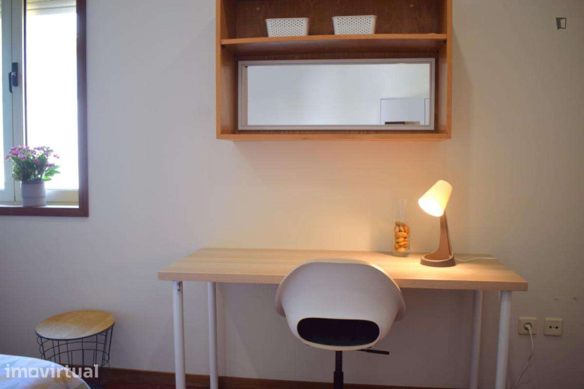 Quarto - localizado em Paranhos Porto - Grande imagem: 4/15