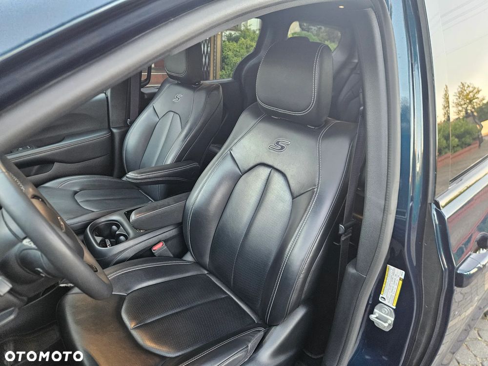 Chrysler Pacifica - 14