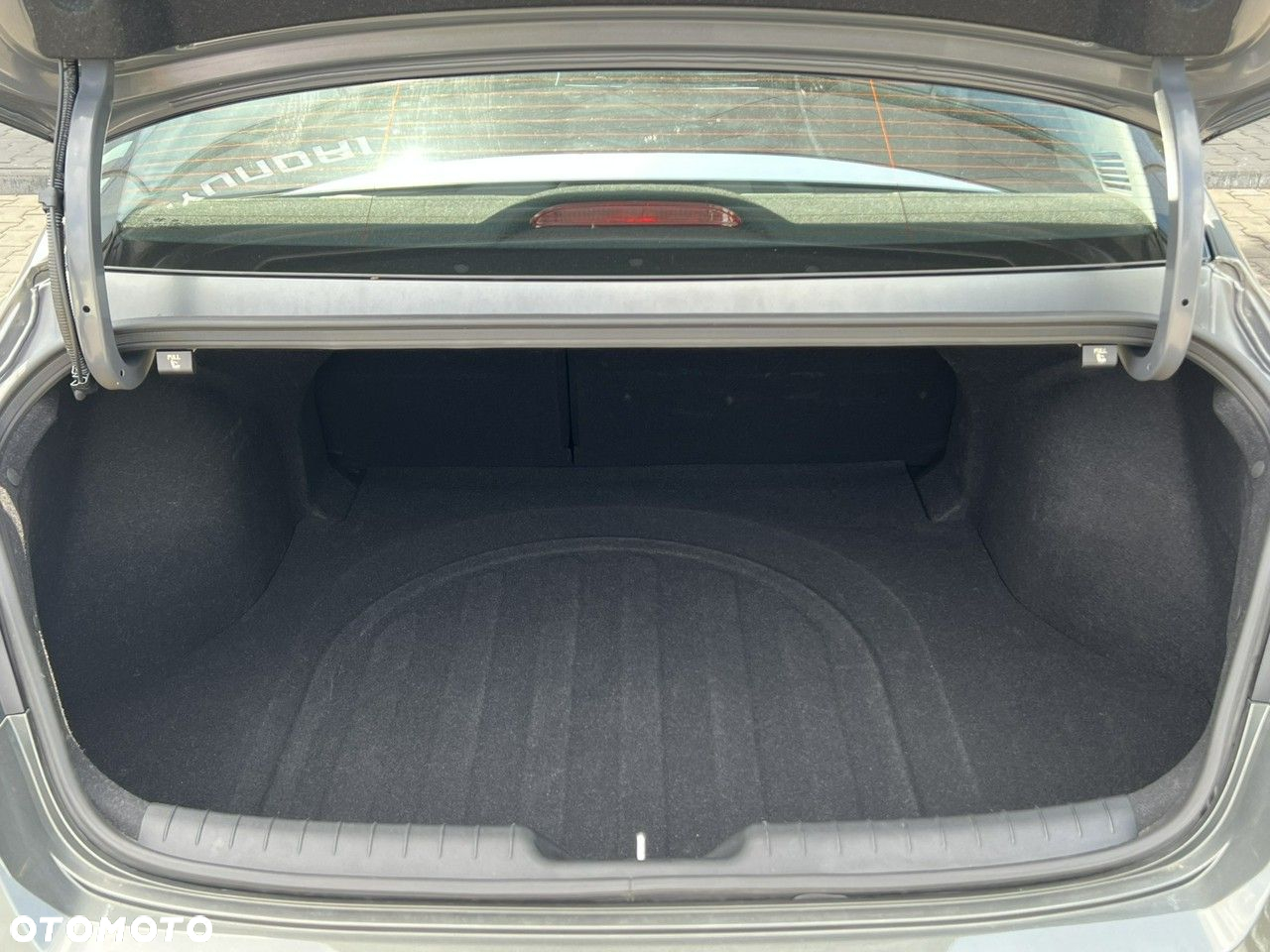 Hyundai Elantra - 33