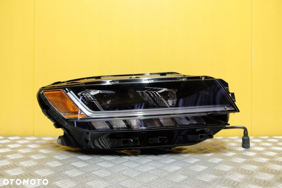 VW PASSAT 2020- REFLEKTOR LAMPA FULL LED PRAWA USA - 1