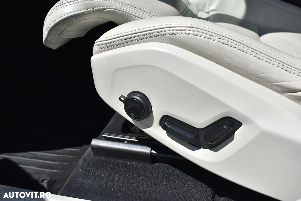 Volvo XC 60 Recharge T8 AWD AT Plus Bright - 23