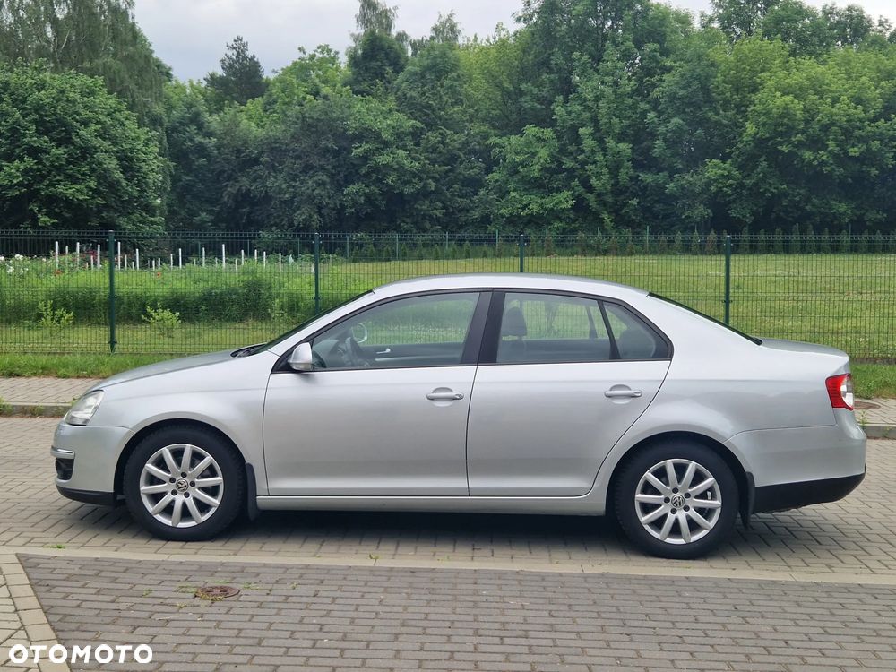 Volkswagen Jetta - 4