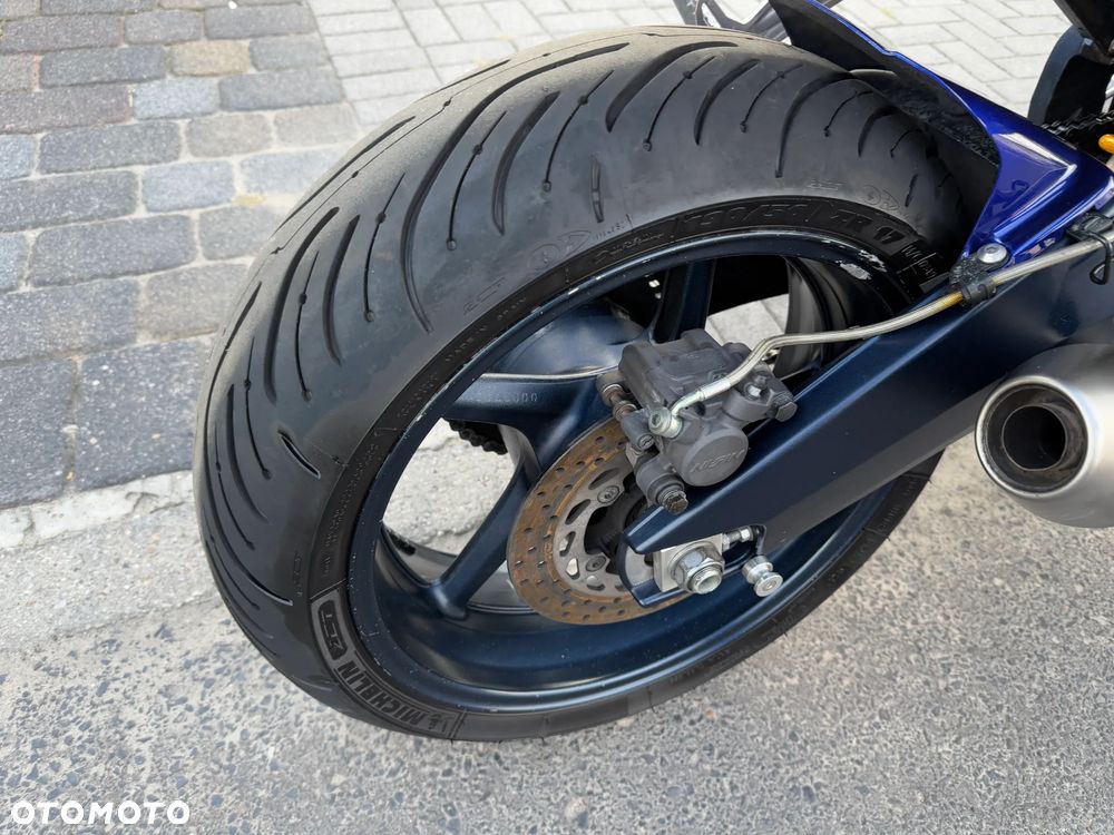 Yamaha FZ - 27