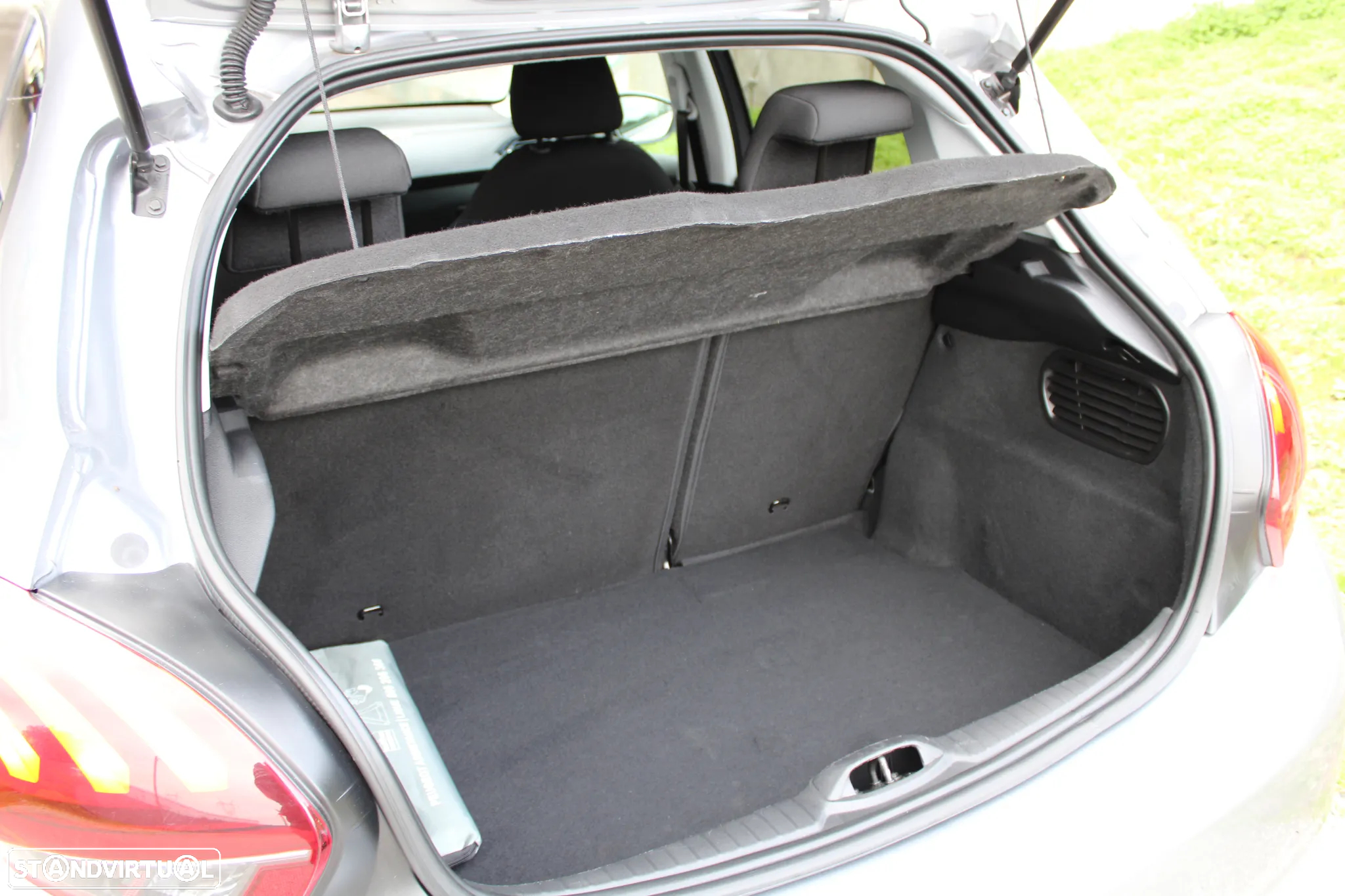 Peugeot 208 1.5 BlueHDi Signature - 15