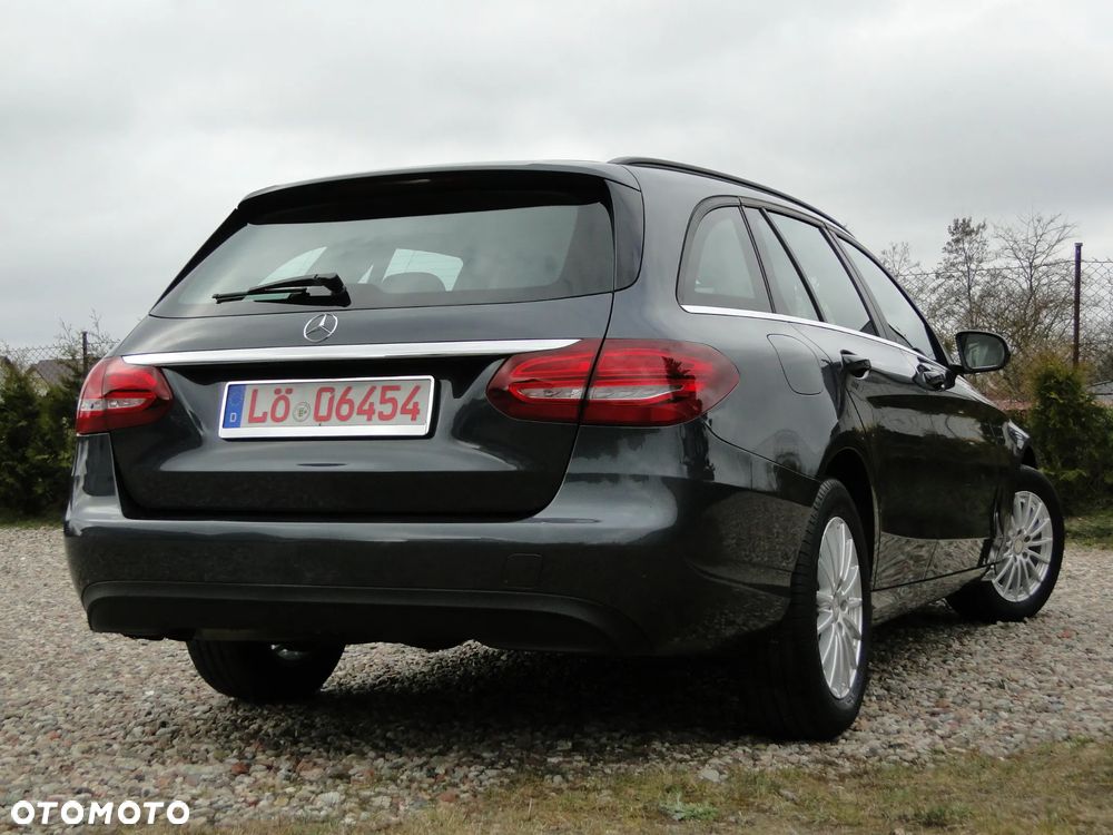 Mercedes-Benz Klasa C 200 7G-TRONIC Exclusive - 25