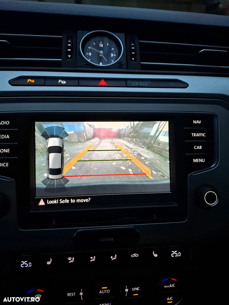 Volkswagen Passat 2.0 TDI DSG Comfortline - 11