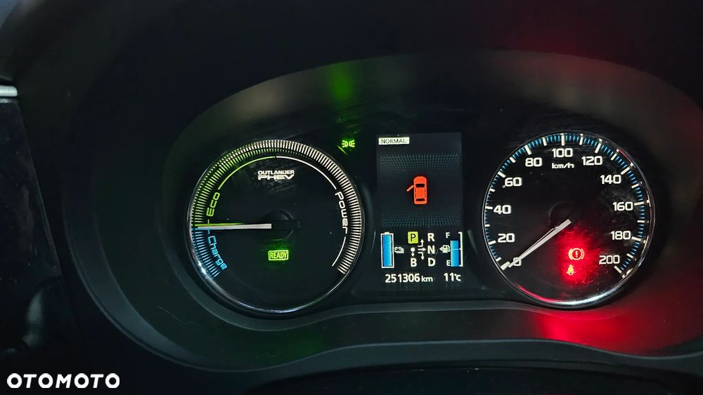Mitsubishi Outlander PHEV Instyle NAVI + - 21