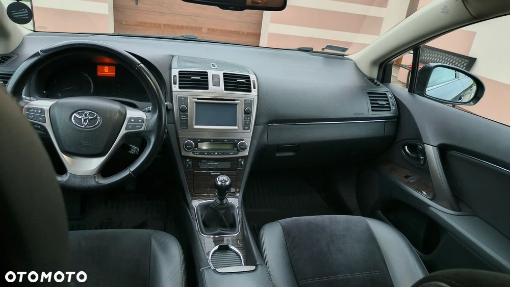Toyota Avensis 2.0 D-4D Premium - 8