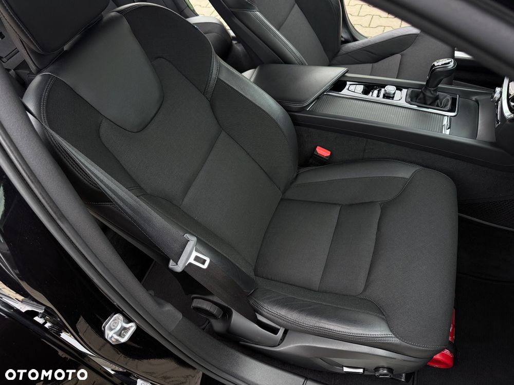 Volvo V60 D3 Drive-E Momentum - 35