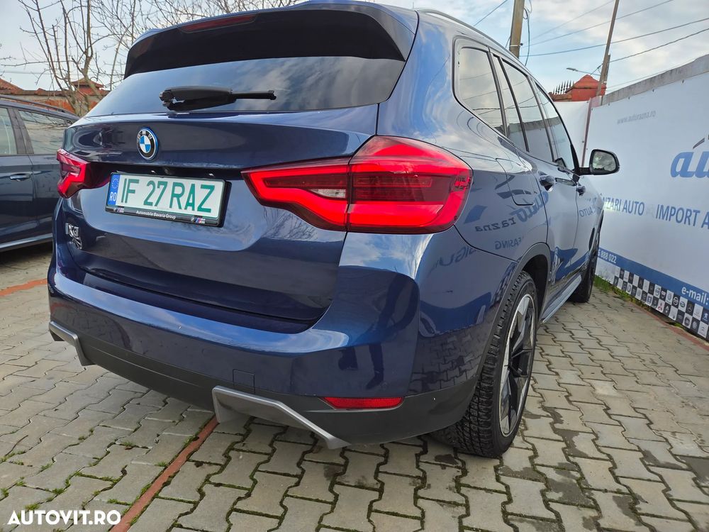 BMW iX3 - 10